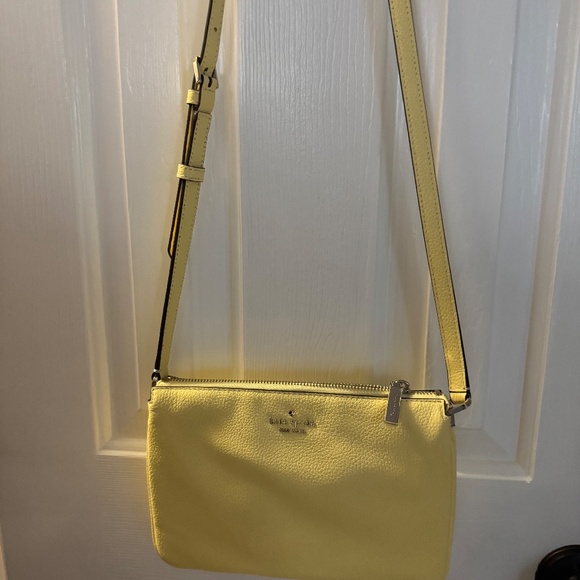 Kate Spade Yellow Pebble Crossbody w/ Yellow Wallet NWT - Picture 2 of 4